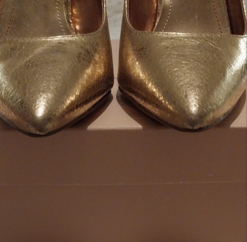 BCBG HEELS - Picture 5 of 10